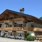Alp-chalet Aparthotel Hirschegg (Vorarlberg)