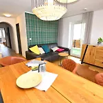 Alp-chalet 아파트호텔 4*