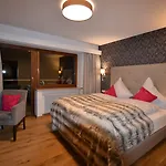 Alp-chalet Aparthotel Hirschegg (Vorarlberg)