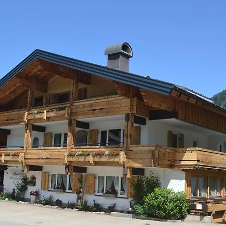 Alp-chalet Aparthotel Hirschegg (Vorarlberg)