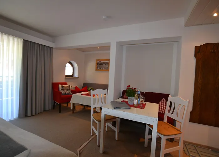 Alp-chalet Apartmanhotel 4*